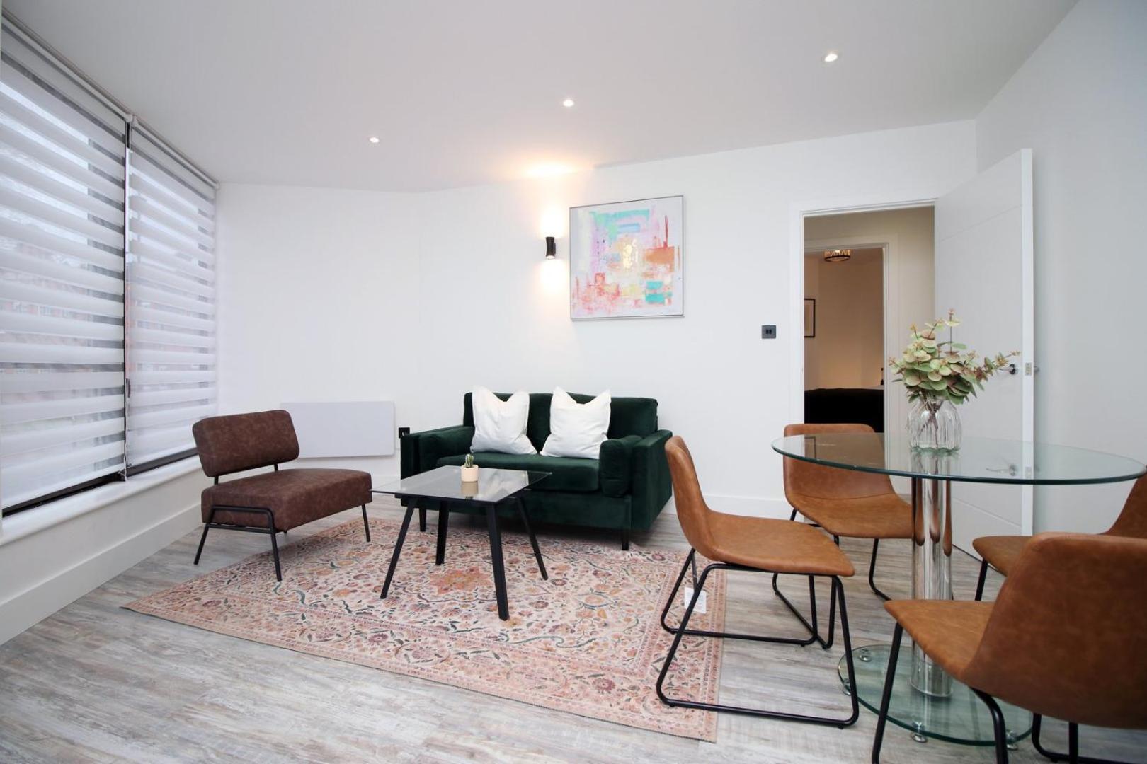 2 Bedroom With Free Parking Swindon Exterior photo